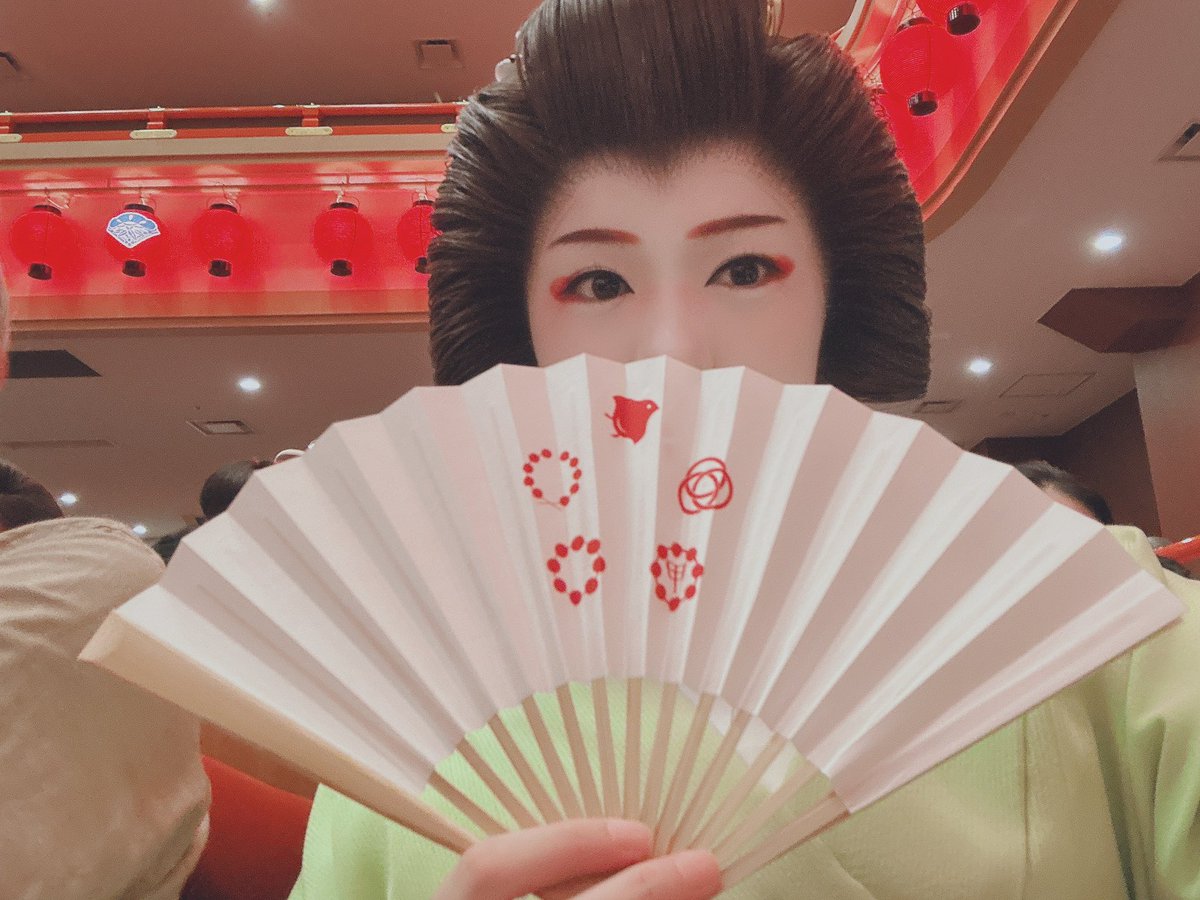 pontocho_taka's tweet image. 都の賑わい限定のお扇子🪭💕
男女兼用のとっても素敵なデザインどす❣️
今日も寄せていただきます♪
千秋楽、とっても楽しみどす🥰
