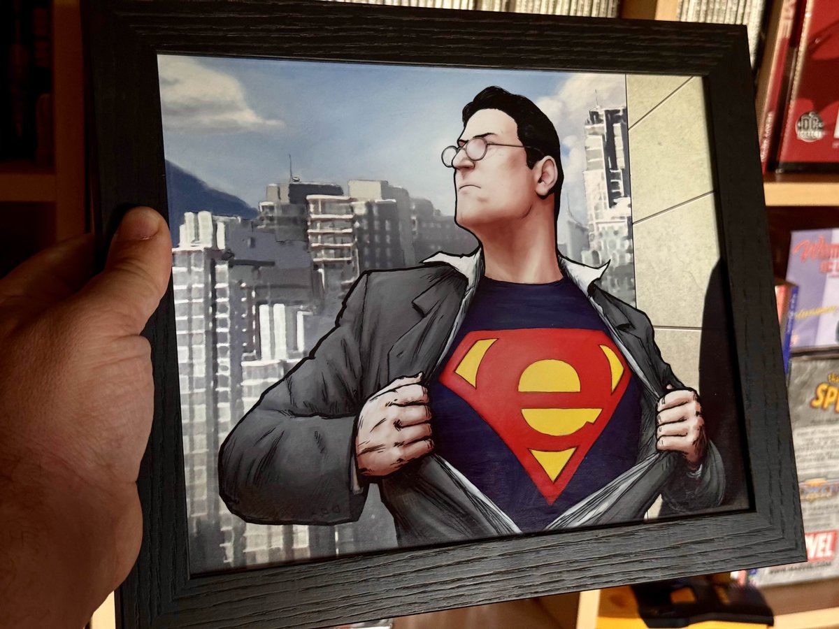 elfsarstreams's tweet photo. This was gifted to me by the Group Zeros 2 Heroes Media based out in Vancouver as a Thank you gift for my years operating the Comic book store. They commissioned a piece from a local artist (sadly, I do not know whom) of me as SuperElf. #adventurersandlegends #ELFSAR #comics https://t.co/yLnQm70bAA