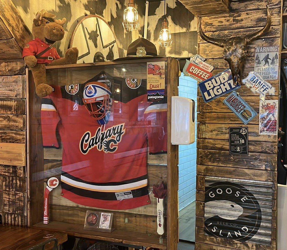 My family from England just sent me this - taken from a Canadian-themed pub in Manchester 😂

Who’s going to tell them? 😳