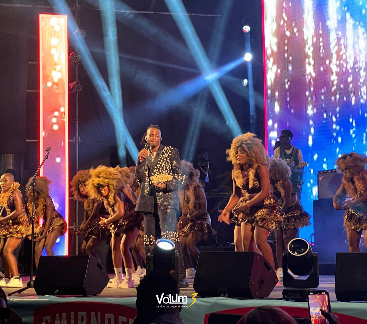 Volum3Cameroun's tweet photo. 🎙️ #CysoulÀCanalOlympia Clap de fin pour un show live inoubliable à CanalOlympia Bessengué donné par @CysoulOfficiel
Qui y était ? 😃😃😃
#25H2V3
#LaVibeDeTaGeneration
#1anDeVibe
#VibeOutdoorz
#Cysoul https://t.co/JYShYX908R