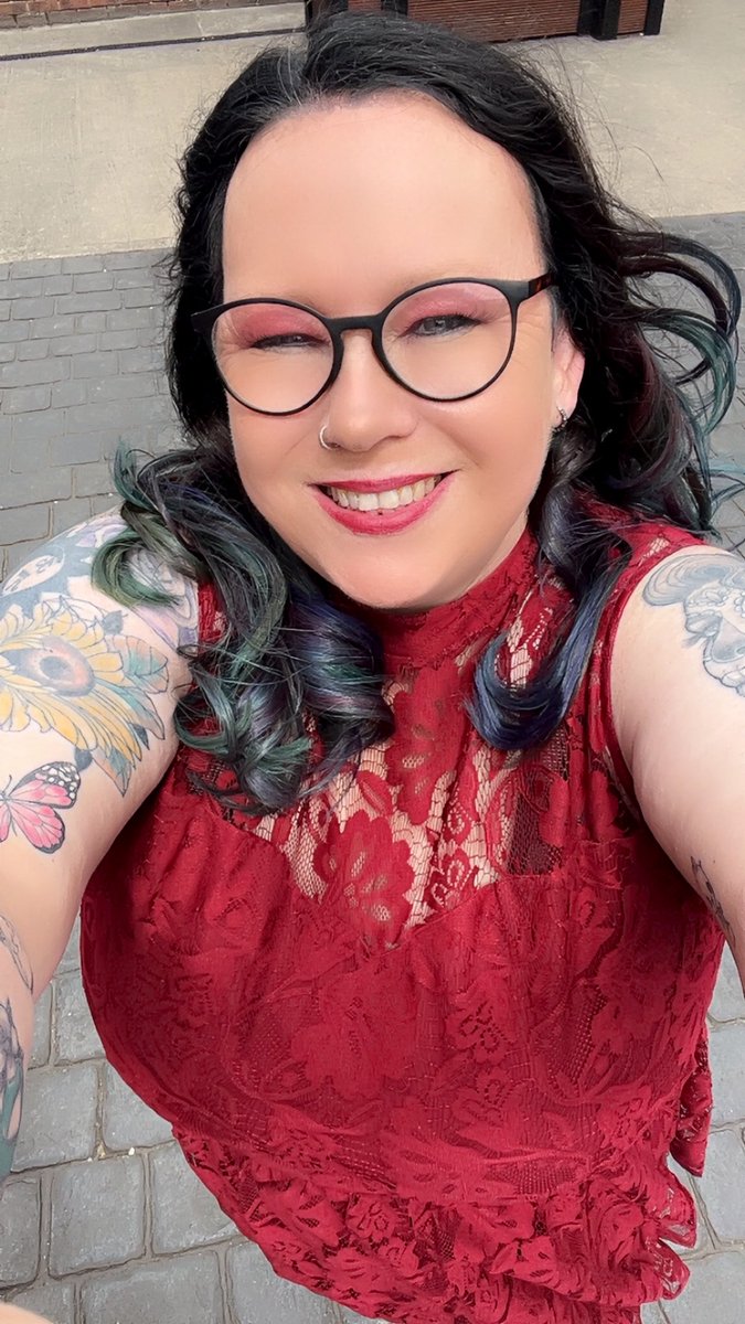Linzi tweet media
