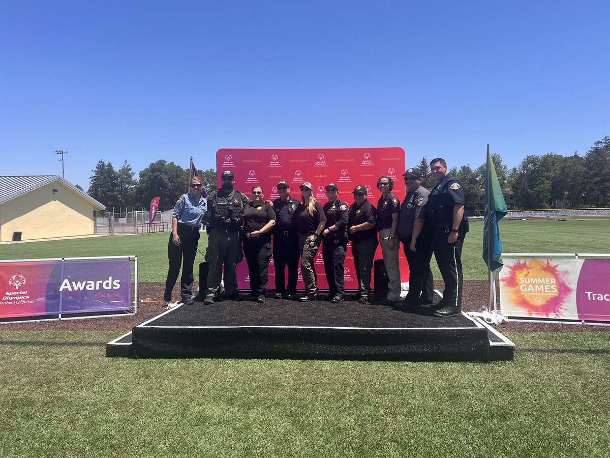 SJPDSONC's tweet photo. Having a blast handing out medals at the Summer Games for @SONorCal! Congratulations to all the athletes. #SummerGames https://t.co/f0dAGwtzZN