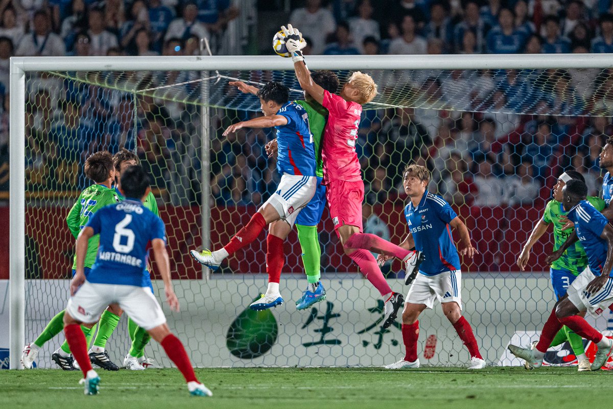 #真田幸太 選手は昨日がJリーグ初出場。

湘南ベルマーレU-15平塚、ユースを経て2018年にトップチームに昇格。
JFLや地域リーグへの期限付き移籍を経験し、ついにプロ8年目でJリーグのピッチに立ちました。

練習では誰よりも長く、ひたむきに努力を重ねてきました🟢🔵

幸太、おめでとう。