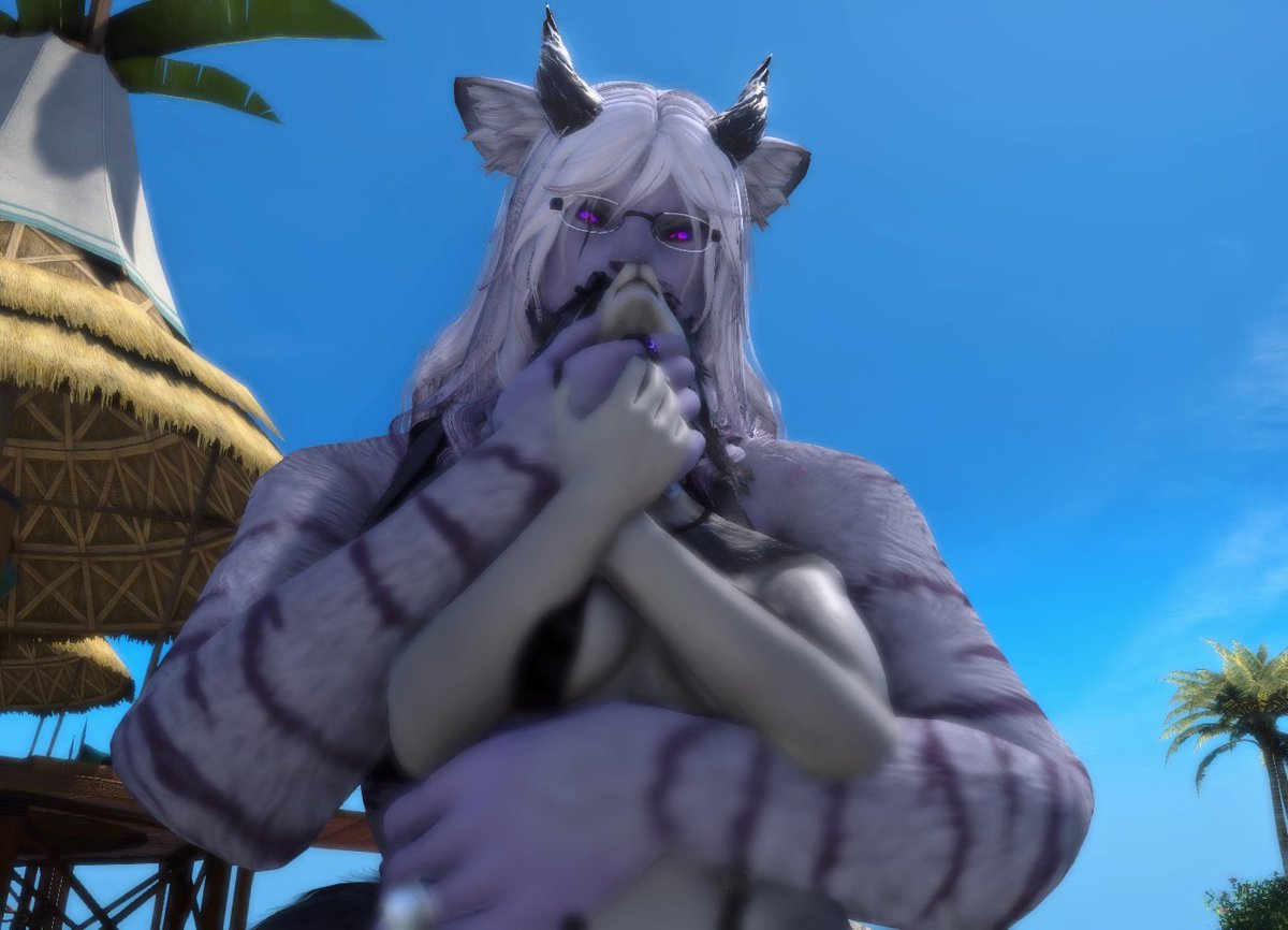 I got snuggle captured by <a href="/phoenix_6107/">Phoenix 🐀 7.45 spoilers</a> at the beach >3< I was in danger LOL 
.
. 
#ffxivsummerbash #ffxivgpose #ffxivgposers #Hrothgar