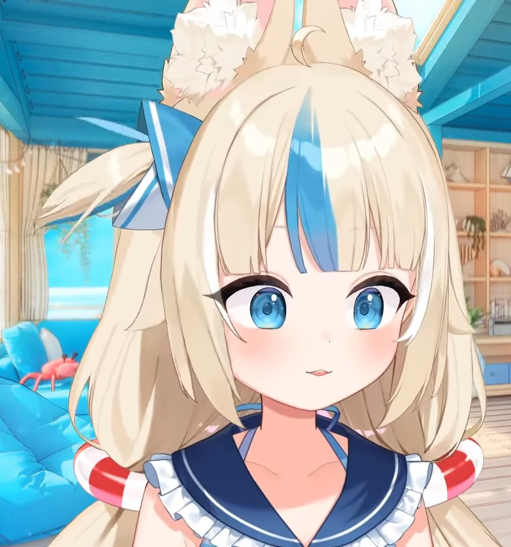 HER EARS DON'T EVEN FIT ON THE SCREEN 😭