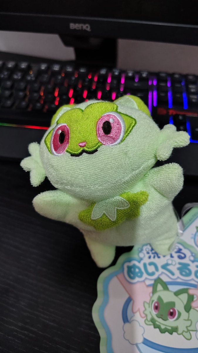 A brand new pokemon store just spawned nearby, so I went I got myself a lil fella

Look at her, she's so chomky &gt;w&lt;