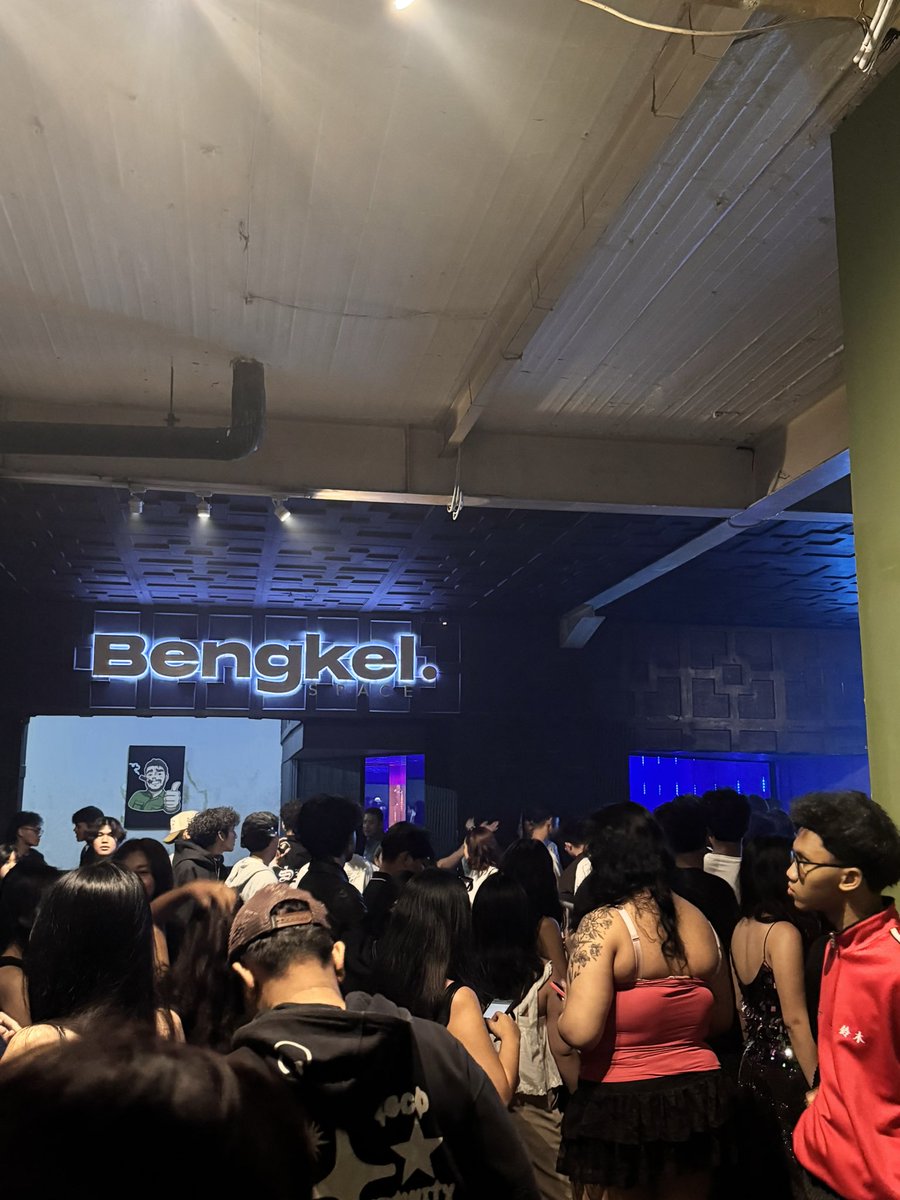 lookingyours's tweet image. last night was like 😬