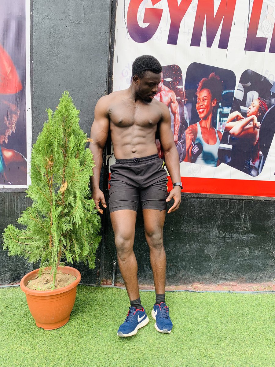 OgunkoloJ's tweet image. They call it “genetics” 😏
I call it showing up when nobody’s watching.
Flex earned, not gifted 💪🏽🔥
#BuiltDifferent #MuscleMindset #NoExcuses #DisciplineEra #GymLife #NigerianFitness
