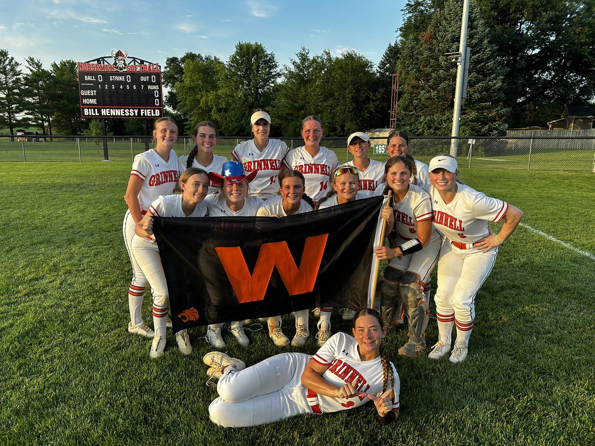 Grinnell Softball tweet media