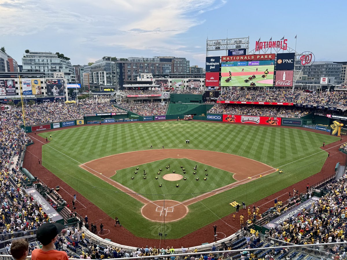 PeterSaccoDC's tweet image. Great time at tonight’s @TheSavBananas game at Nationals Park! ⚾️ 🍌
