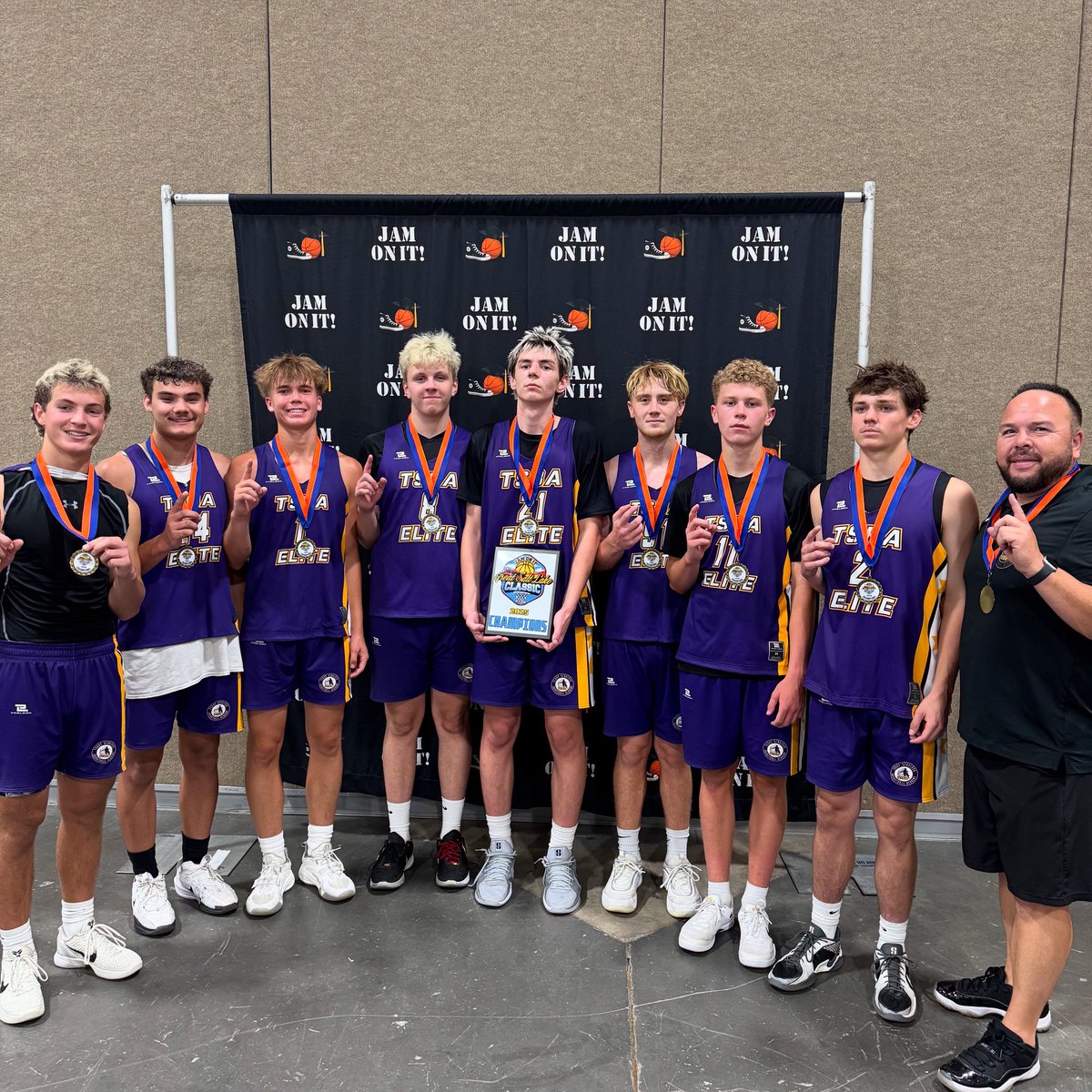 TSBA ELITE 16U finishes 1st in the #GreatSaltLakeClassic 🏀💜💛