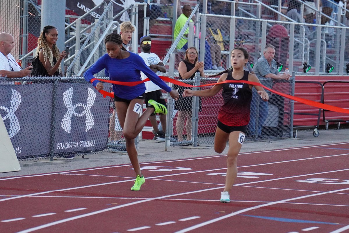 Joseph Sittler of GYTC runs 55.90 to win the MS 400m and Madeline Serur of Palatine Pack narrowly gets the victory on the Girls side in 1:00.62! #UASprintersTwilight