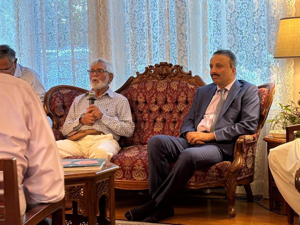CG Tariq Karim attended An Evening with Scholars in Glen Ellyn, IL, bringing together distinguished academics &amp; community members. In his remarks, CG highlighted 🇵🇰’s deep-rooted values of peace, tolerance, &amp; cultural richness &amp; emphasized the importance of interfaith dialogue.