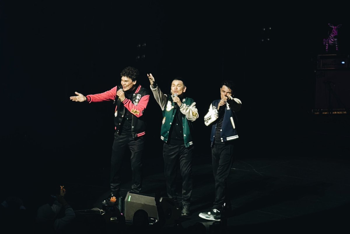 hidyeyat's tweet photo. #GenKRU in SG https://t.co/jRZzZGqA2t