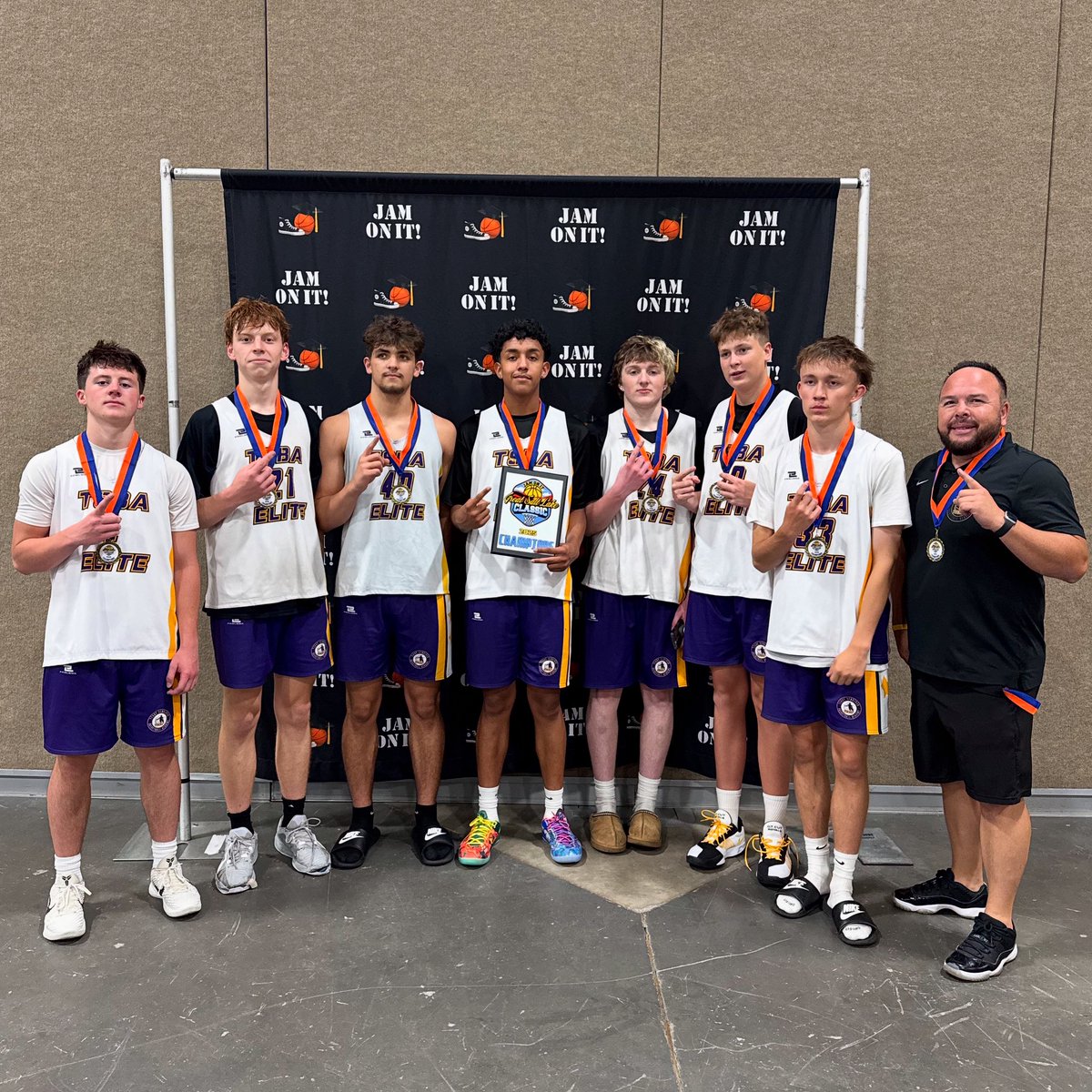 TSBA ELITE 17U finishes 1st in the #GreatSaltLakeClassic 🏀💜💛