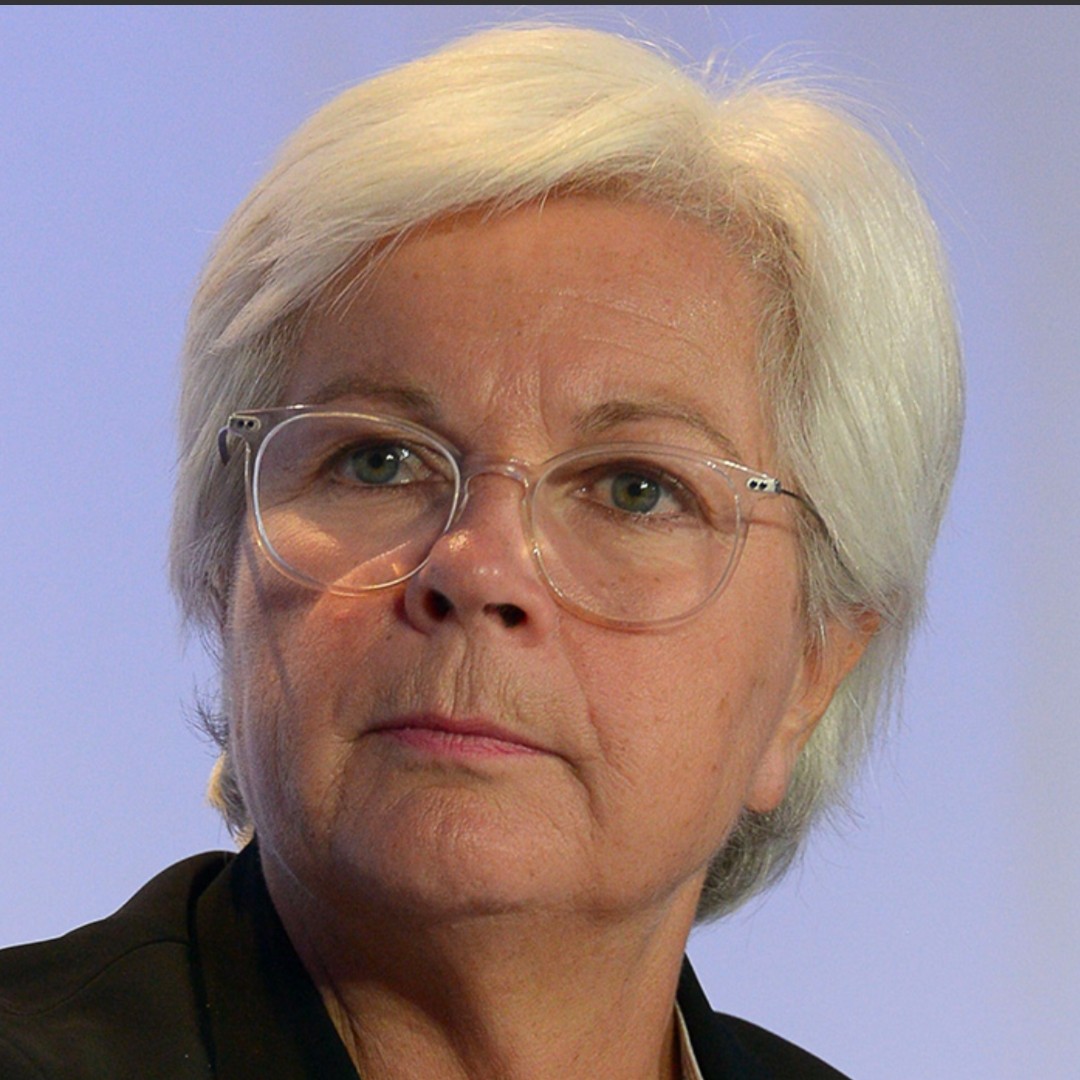 gauchecaca's tweet image. C'est fait.
Catherine Vautrin a interdit la cigarette sur les plages, près des écoles, des piscines, des abribus..
C'est fou à  quel point une seule bonne femme peut emmerder des millions de personnes.
La France est vraiment le pays où l'on légifère sur tout en ne tenant aucun…