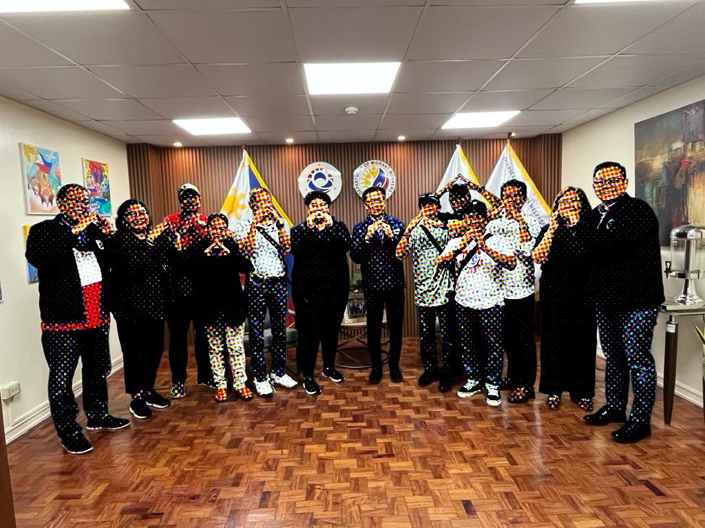 hans leo j. cacdac (@hansleocacdac) on Twitter photo Great to meet our returning OFWs from Iran. The President has been worried about them since Day One. Thank you, <a href="/DFAPHL/">DFA Philippines 🇵🇭</a> for crossing and flying them over. The <a href="/DMWPHL/">Department of Migrant Workers - Philippines</a> and <a href="/OWWAofficial/">OWWA</a> have provided post-arrival assistance, including financial assistance. Great to meet our returning OFWs from Iran. The President has been worried about them since Day One. Thank you, <a href="/DFAPHL/">DFA Philippines 🇵🇭</a> for crossing and flying them over. The <a href="/DMWPHL/">Department of Migrant Workers - Philippines</a> and <a href="/OWWAofficial/">OWWA</a> have provided post-arrival assistance, including financial assistance.
