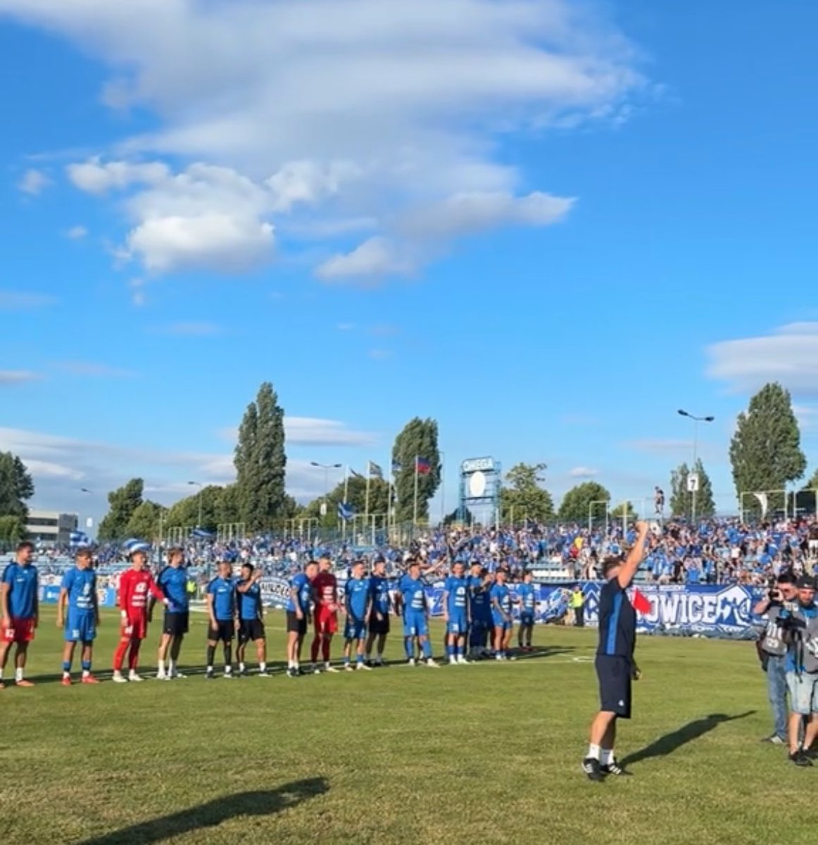 typowy_pe's tweet image. Wczoraj Ruch Chorzów zagrał ostatni mecz w historii na Cichej 6! 

#ruchchorzów #ruch #rchwar #ruchwar