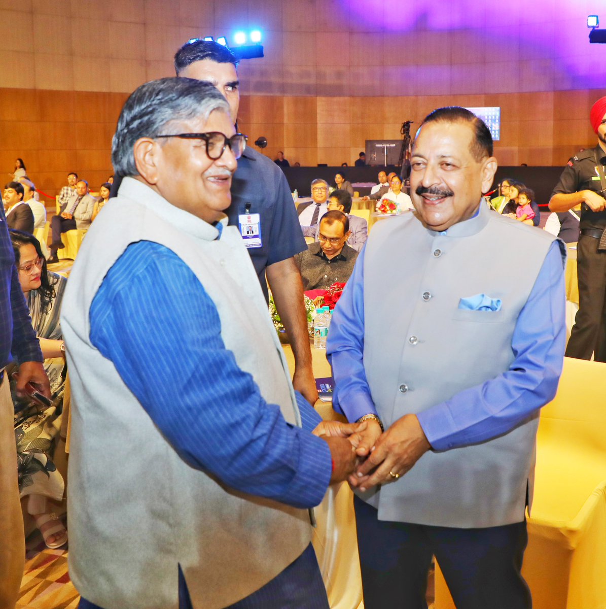 DrJitendraSingh's tweet image. A pleasant meeting with Governor of #Punjab and veteran public figure, Sh Gulab Chand Kataria ji during Doctor’s Day Conclave organised by #TimesNow at Hotel Andaaz, #NewDelhi.
