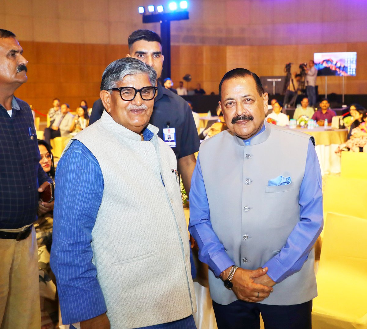 DrJitendraSingh's tweet image. A pleasant meeting with Governor of #Punjab and veteran public figure, Sh Gulab Chand Kataria ji during Doctor’s Day Conclave organised by #TimesNow at Hotel Andaaz, #NewDelhi.