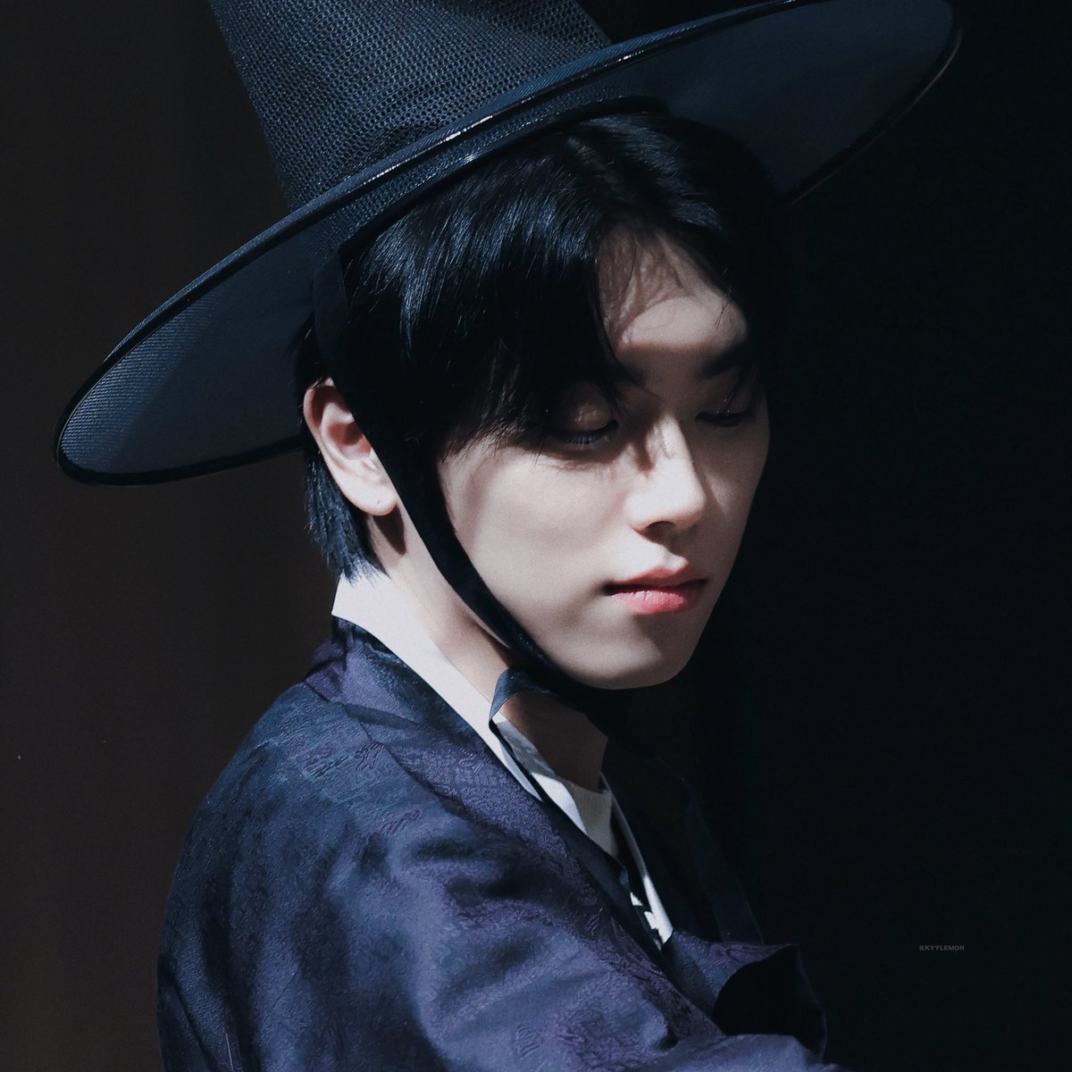 cONFession83's tweet photo. CNF! PESINA PARK MINKYUN WANGJANIM 🧎 https://t.co/dvGbNy1FQs