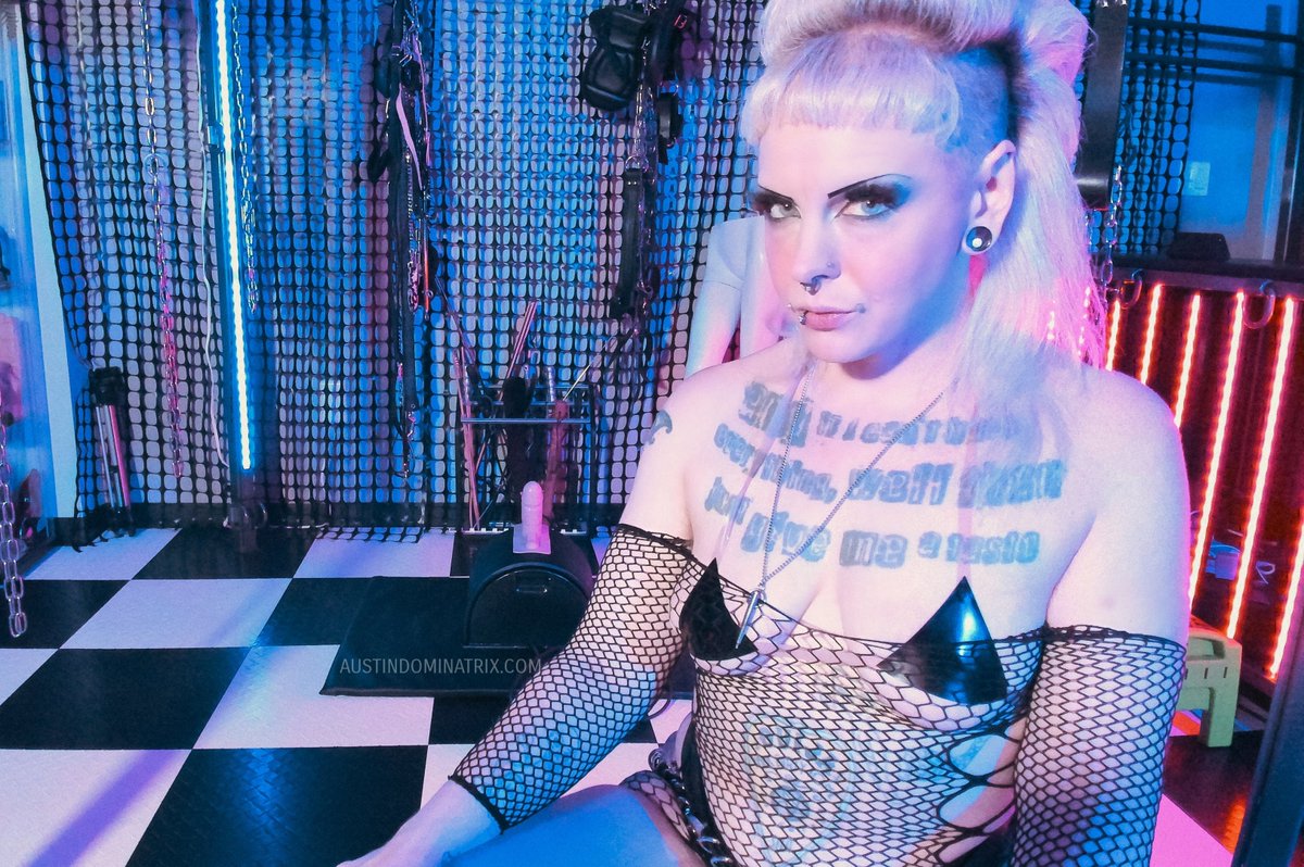 FemDomPoison's tweet photo. Ever been cucked by a machine? 

I'm online tonight, let's chat about it. https://t.co/HE4I8DJin9
