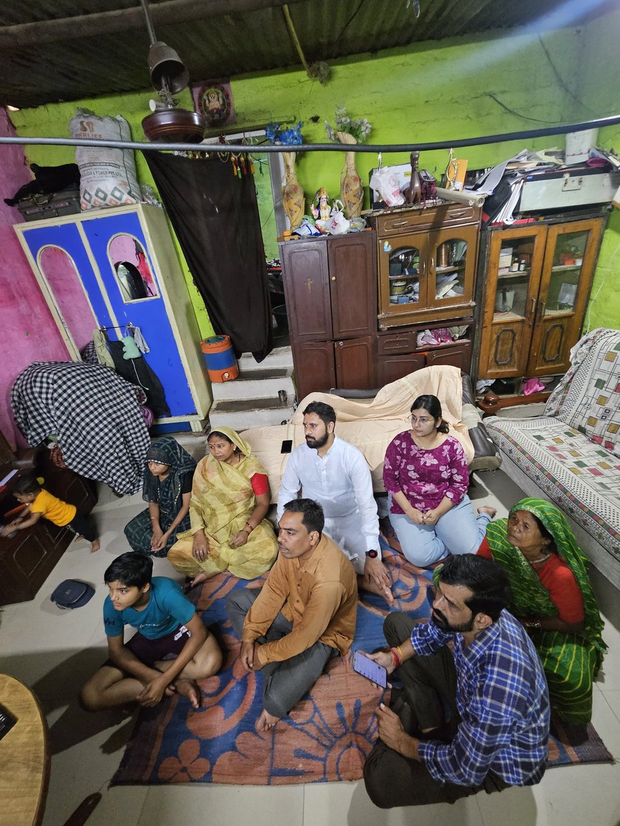 मन की बात का 123वा प्रसारण।
दक्षिण पश्चिम विधानसभा, वार्ड 30, बूथ क्र. 224 बूथ अध्यक्ष श्रीमती क्रांति तोमर
#एक_पेड़_माँ_के_नाम अंतर्गत रहवासियों के साथ पौधा रोपण किया। 

#MannKiBaat #NarendraModi
#मन_की_बात #नरेंद्र_मोदी 

<a href="/narendramodi/">Narendra Modi</a> <a href="/BDSabnani/">Bhagwandas Sabnani</a> <a href="/RavindraYati/">Ravindra Yati</a>