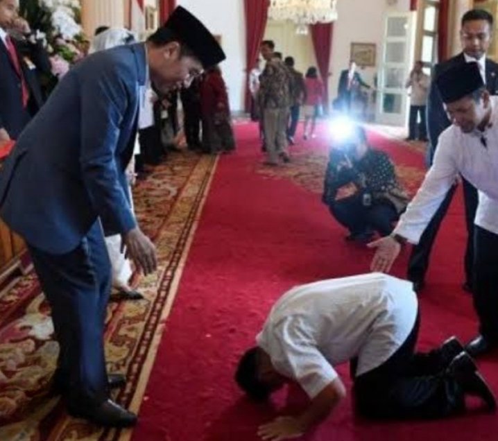 ampun...gw gak mau sendirian, gw kan cuma dikit doank, yg banyak kan buat....???? 🤣🤣