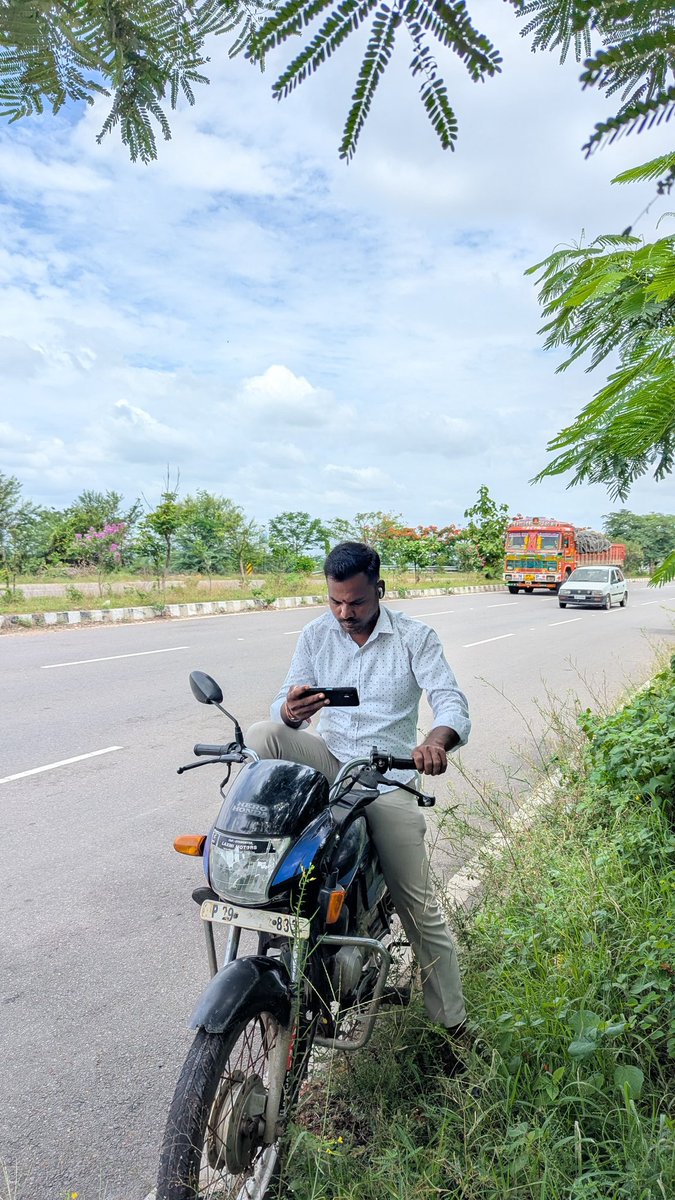 kumarmanuka_bjp's tweet photo. During my journey, I took a moment to stop and listen to Prime Minister @NarendraModi ji’s #MannKiBaat .

Truly motivating and thought-provoking as always. A great way to stay connected with the pulse of the nation. 🇮🇳 https://t.co/BFrCft1O3P