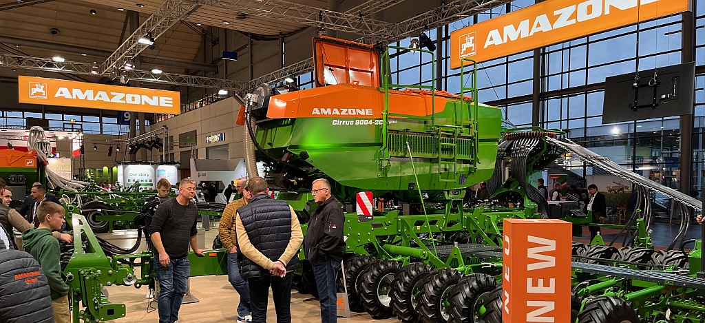 Gerd Kebschull (@gerdkebschull) on Twitter photo Weltleitmesse Agritechnica 2025
Volles Programm – voll ausgebucht
auto-online-magazin.de/2025/06/29/wel…
<a href="/AGRITECHNICA/">AGRITECHNICA</a> <a href="/DLGeV/">DLG e.V.</a> <a href="/Amazone/">AMAZONEN-WERKE H. DREYER SE & Co. KG</a> Weltleitmesse Agritechnica 2025
Volles Programm – voll ausgebucht
auto-online-magazin.de/2025/06/29/wel…
<a href="/AGRITECHNICA/">AGRITECHNICA</a> <a href="/DLGeV/">DLG e.V.</a> <a href="/Amazone/">AMAZONEN-WERKE H. DREYER SE & Co. KG</a>