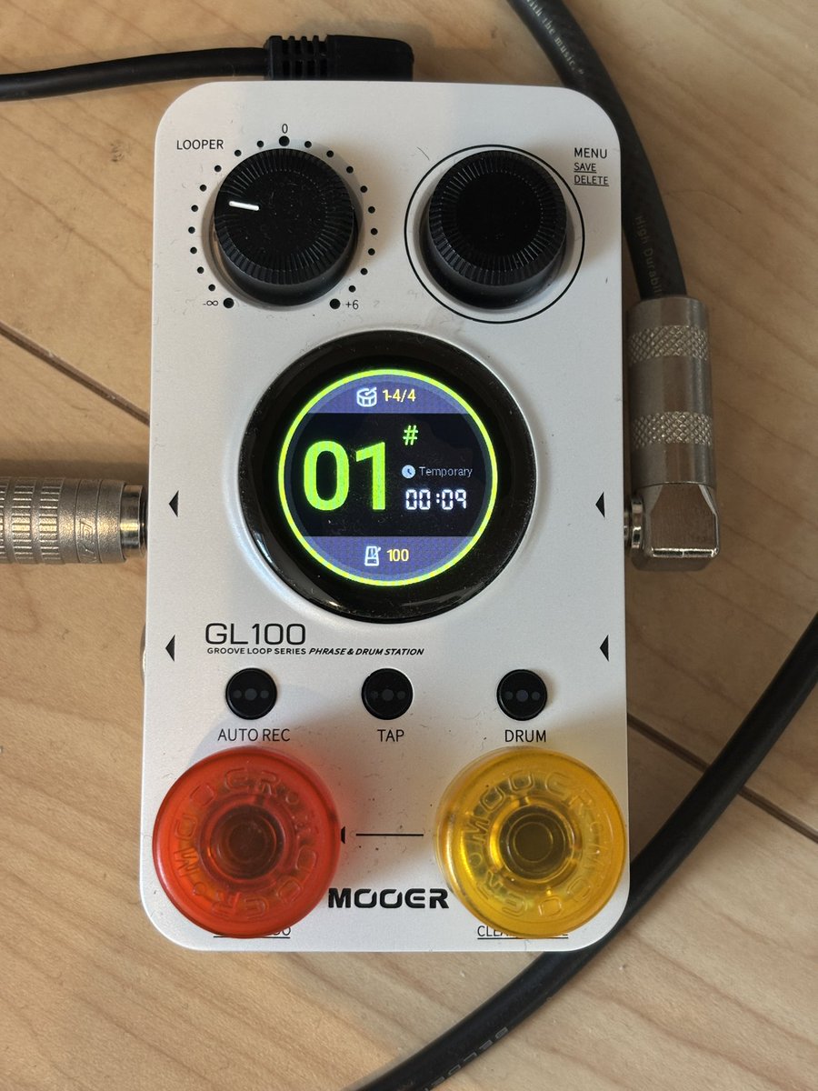Mkmkmk0409Mk's tweet photo. これはよく出来たルーパー
ループが作りやすい🎵

#mooer #looper #ギター練習 #gl100 https://t.co/eiV3tJJFVQ