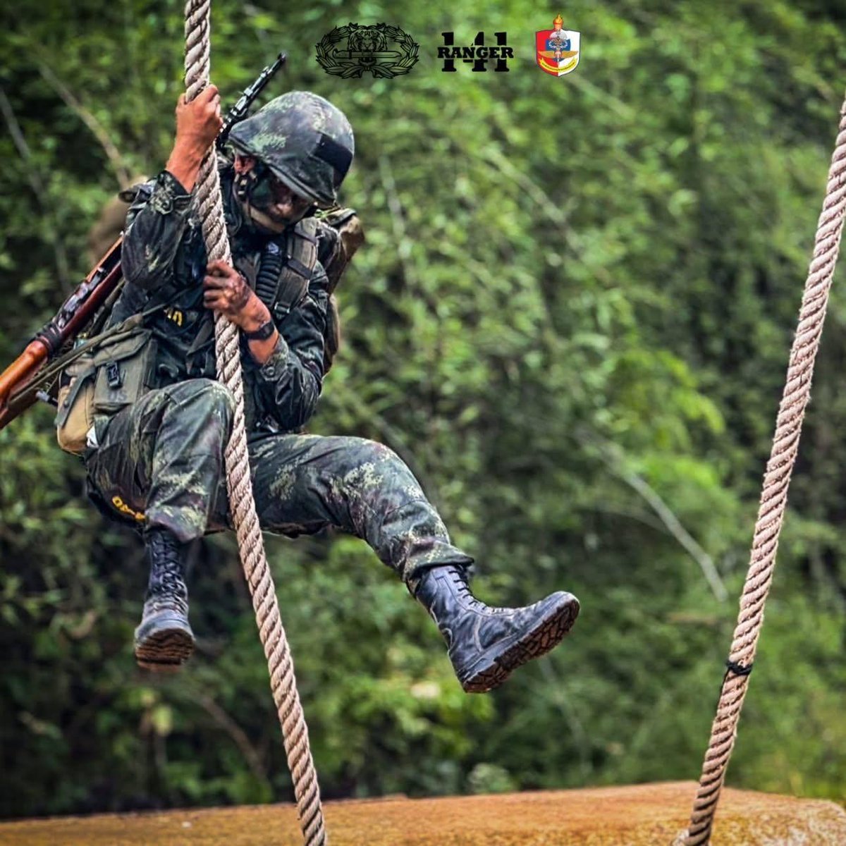 Thaipsyop1's tweet photo. กว่าจะผ่านเครื่องกีดขว้าง 10 สถานี 💪

Cr. #จู่โจม141 #RANGER141 #กองทัพบก
#กองพันนักเรียนการจู่โจมและส่งทางอากาศ
#smartsof #รบพิเศษ #ทหารหมวกแดง 🪖
#เป็นทหารได้อะไรมากกว่าที่คิด  #WeAreThai
#ทหารเป็นที่พึ่งของประชาชนในทุกโอกาส
#ฝึกเพื่อเตรียมความพร้อม #มีทหารไว้ปกป้องอธิปไตย 🇹🇭 https://t.co/4BbIWd7g21