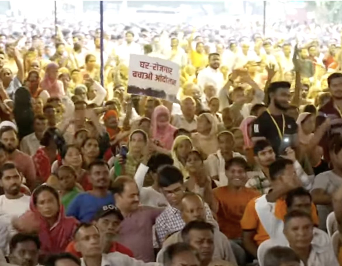 Aashish singh ЁЯЗоЁЯЗ│ (@aashishsingh_2) on Twitter photo рдЬрдВрддрд░ рдордВрддрд░ рдкрд░ рдЖрдо рдЖрджрдореА рдкрд╛рд░реНрдЯреА рдХрд╛ рдзрд░рдирд╛ рдЪрд▓ рд░рд╣рд╛ рд╣реИред рдиреЗрддрд╛ рд╕рд╛рд╣рдм AC рдХреА рдардВрдбреА рд╣рд╡рд╛ рдореЗрдВ рднрд╛рд╖рдг рджреЗ рд░рд╣реЗ рд╣реИрдВ, рдФрд░ рднреЛрд▓реА-рднрд╛рд▓реА рдЬрдирддрд╛ рдЪрд┐рд▓рдЪрд┐рд▓рд╛рддреА рдзреВрдк рдореЗрдВ рдкрд╕реАрдирд╛ рдмрд╣рд╛ рд░рд╣реА рд╣реИред рдпрд╣реА рд╣реИ 'рдЖрдо рдЖрджрдореА' рдХрд╛ рдЕрд╕рд▓реА рдЪреЗрд╣рд░рд╛ред рдпрд╛рдж рд░рдЦреЛ, рдпреЗ рд╡рд╣реА рджрд┐рд▓реНрд▓реА рд╣реИ рдЬрд┐рд╕рдиреЗ рддреБрдореНрд╣рд╛рд░реЗ рдХрд░реНрдореЛрдВ рдХреА рд╕рдЬрд╛ рджреЗрддреЗ рд╣реБрдП рддреБрдореНрд╣реЗрдВ рд╕рддреНрддрд╛ рд╕реЗ рдЙрдЦрд╛рдбрд╝ рдХрд░ рдлреЗрдВрдХрд╛ рд╣реИред рдЬрдВрддрд░ рдордВрддрд░ рдкрд░ рдЖрдо рдЖрджрдореА рдкрд╛рд░реНрдЯреА рдХрд╛ рдзрд░рдирд╛ рдЪрд▓ рд░рд╣рд╛ рд╣реИред рдиреЗрддрд╛ рд╕рд╛рд╣рдм AC рдХреА рдардВрдбреА рд╣рд╡рд╛ рдореЗрдВ рднрд╛рд╖рдг рджреЗ рд░рд╣реЗ рд╣реИрдВ, рдФрд░ рднреЛрд▓реА-рднрд╛рд▓реА рдЬрдирддрд╛ рдЪрд┐рд▓рдЪрд┐рд▓рд╛рддреА рдзреВрдк рдореЗрдВ рдкрд╕реАрдирд╛ рдмрд╣рд╛ рд░рд╣реА рд╣реИред рдпрд╣реА рд╣реИ 'рдЖрдо рдЖрджрдореА' рдХрд╛ рдЕрд╕рд▓реА рдЪреЗрд╣рд░рд╛ред рдпрд╛рдж рд░рдЦреЛ, рдпреЗ рд╡рд╣реА рджрд┐рд▓реНрд▓реА рд╣реИ рдЬрд┐рд╕рдиреЗ рддреБрдореНрд╣рд╛рд░реЗ рдХрд░реНрдореЛрдВ рдХреА рд╕рдЬрд╛ рджреЗрддреЗ рд╣реБрдП рддреБрдореНрд╣реЗрдВ рд╕рддреНрддрд╛ рд╕реЗ рдЙрдЦрд╛рдбрд╝ рдХрд░ рдлреЗрдВрдХрд╛ рд╣реИред