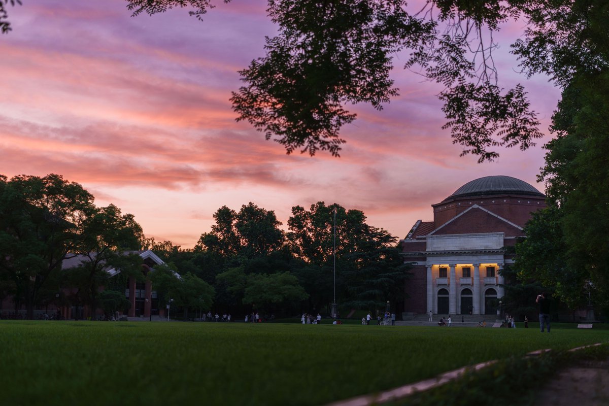 Tsinghua_Uni's tweet image. Will tonight’s dreams be as sweet as this sky, #TsinghuaRen? 💜🩷

#DiscoverTsinghua
📷 Li Zhou