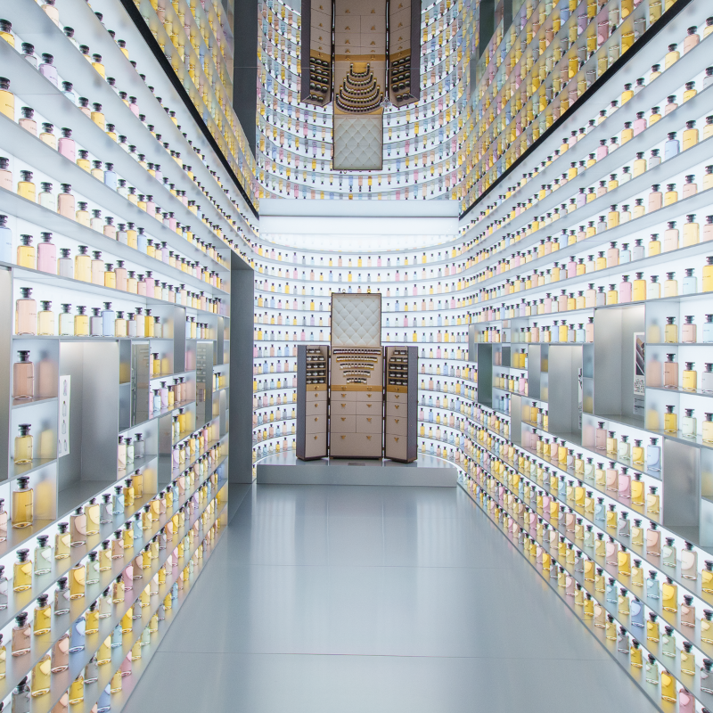 LouisVuitton's tweet photo. Visionary Journeys. A gleaming vessel anchors in the heart of #Shanghai, reimagining the House’s spirit of travel through a new cultural landmark. Discover #TheLouis at https://t.co/ZyMH4BFtAN
#VisionaryJourneys #LouisVuitton