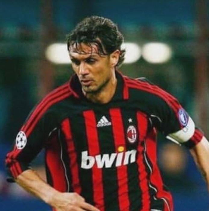 selain ini ucapan selamat ultah yang terlalu biasa untuk ukuran legenda terbesar klub, baru ngeh kalo ternyata 'mereka' sengaja menghapus ban kapten di jersey Maldini. wow segitunya ya. 

(Maldini mengkapteni Milan di 647 laga)