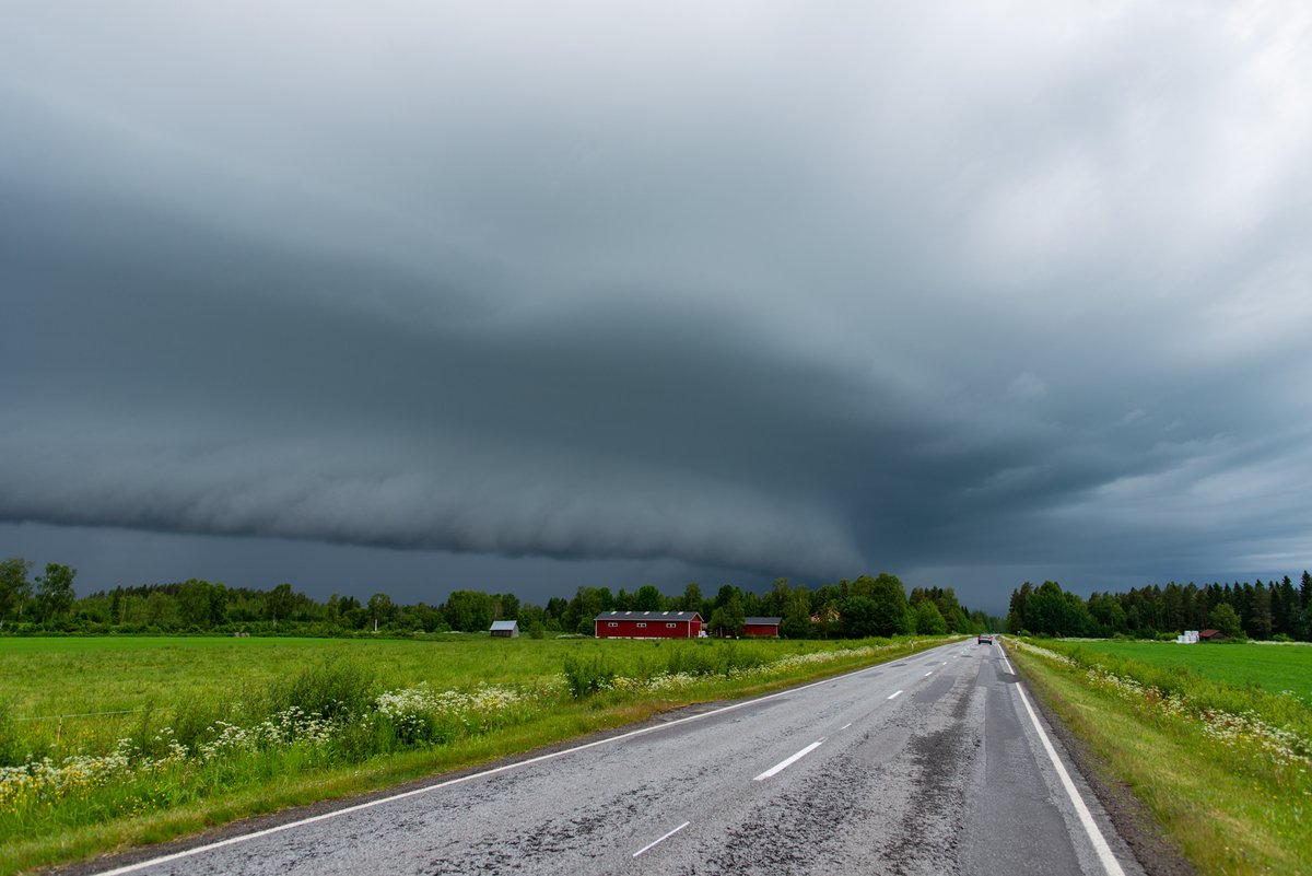 Jariy's tweet image. Himanka 28.6.2025 #shelfcloud #vyöry