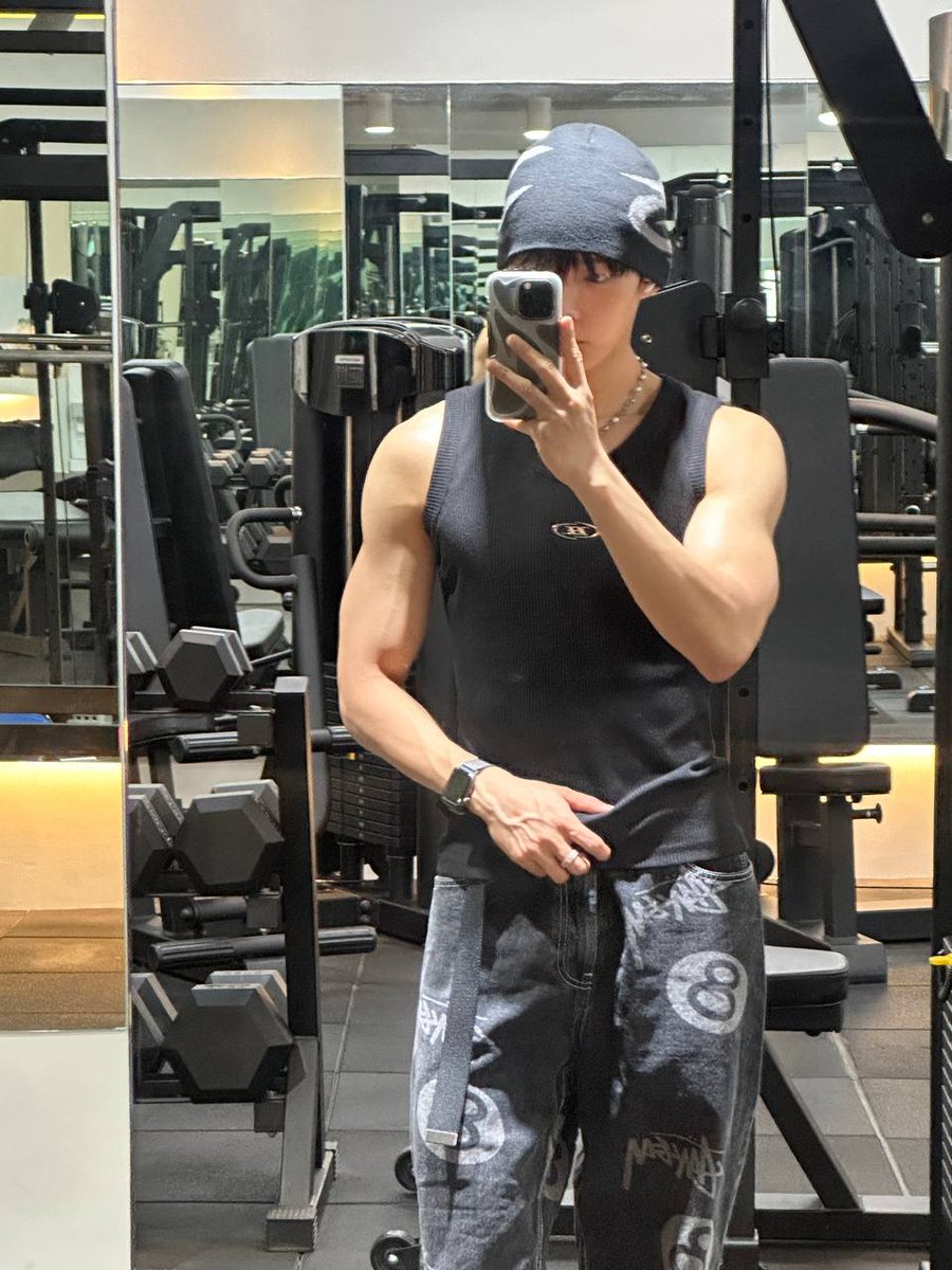 ahofnews's tweet photo. [𝗪𝗘𝗩𝗘𝗥𝗦𝗘 𝗣𝗢𝗦𝗧] 250629

#STEVEN: gym pic 

#AHOF #아홉 @AHOF_official https://t.co/mPxOmBhq9L