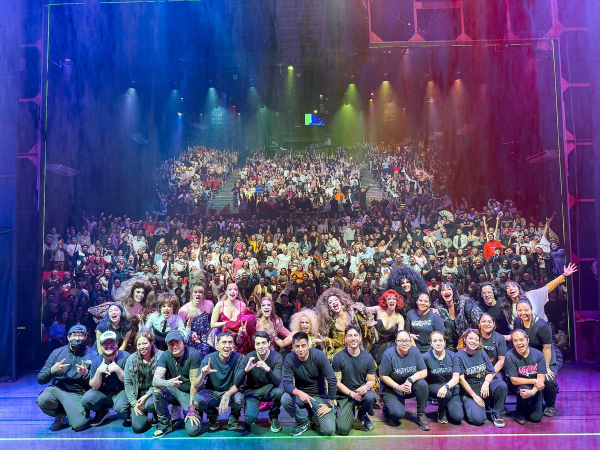 —<a href="/SoyNelsonC/">Nelson Carreras Oficial</a> en función del Mentiverso en el #Pride2025. 🌈💫

#mentidrags #mentiraselmusical