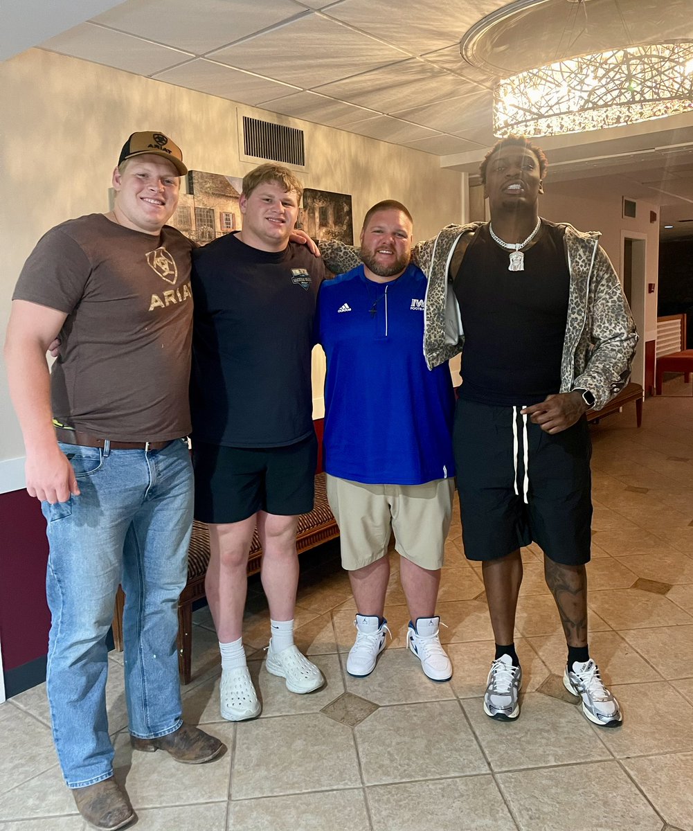 Aaron Terry (@coachaaronterry) on Twitter photo The boys are back in town! #DLineU #SailsUp #Family The boys are back in town! #DLineU #SailsUp #Family
