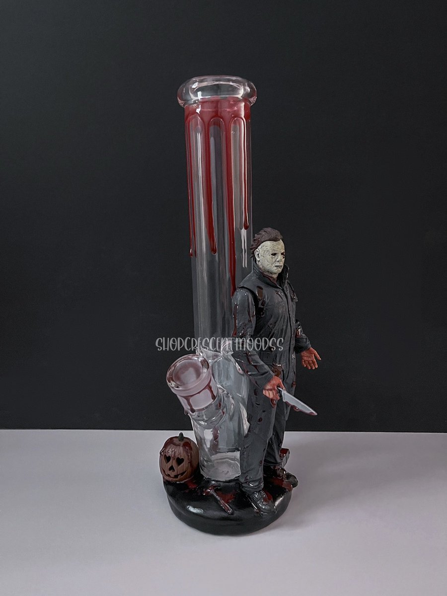 crescentmoods's tweet photo. Custom Michael Myers halloween horror bong! I would love to do more like this! Dm or email for your own! #michaelmyers #halloween #horror #michaelmyersbong #glassbong #custombongs #halloweenbongs #horrorlover #cannabisdaily #CannabisCommunity https://t.co/MK6yYtNJL6