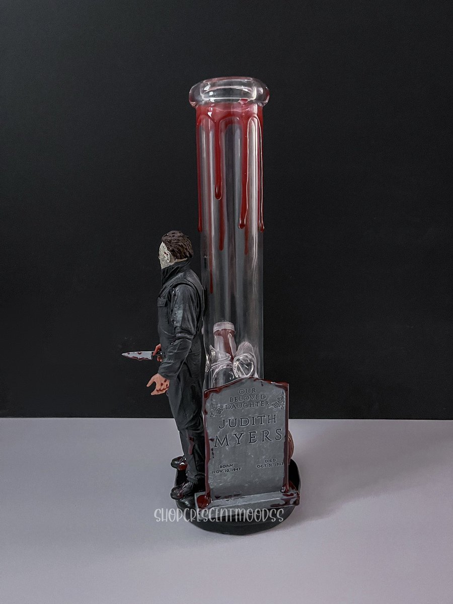 crescentmoods's tweet photo. Custom Michael Myers halloween horror bong! I would love to do more like this! Dm or email for your own! #michaelmyers #halloween #horror #michaelmyersbong #glassbong #custombongs #halloweenbongs #horrorlover #cannabisdaily #CannabisCommunity https://t.co/MK6yYtNJL6