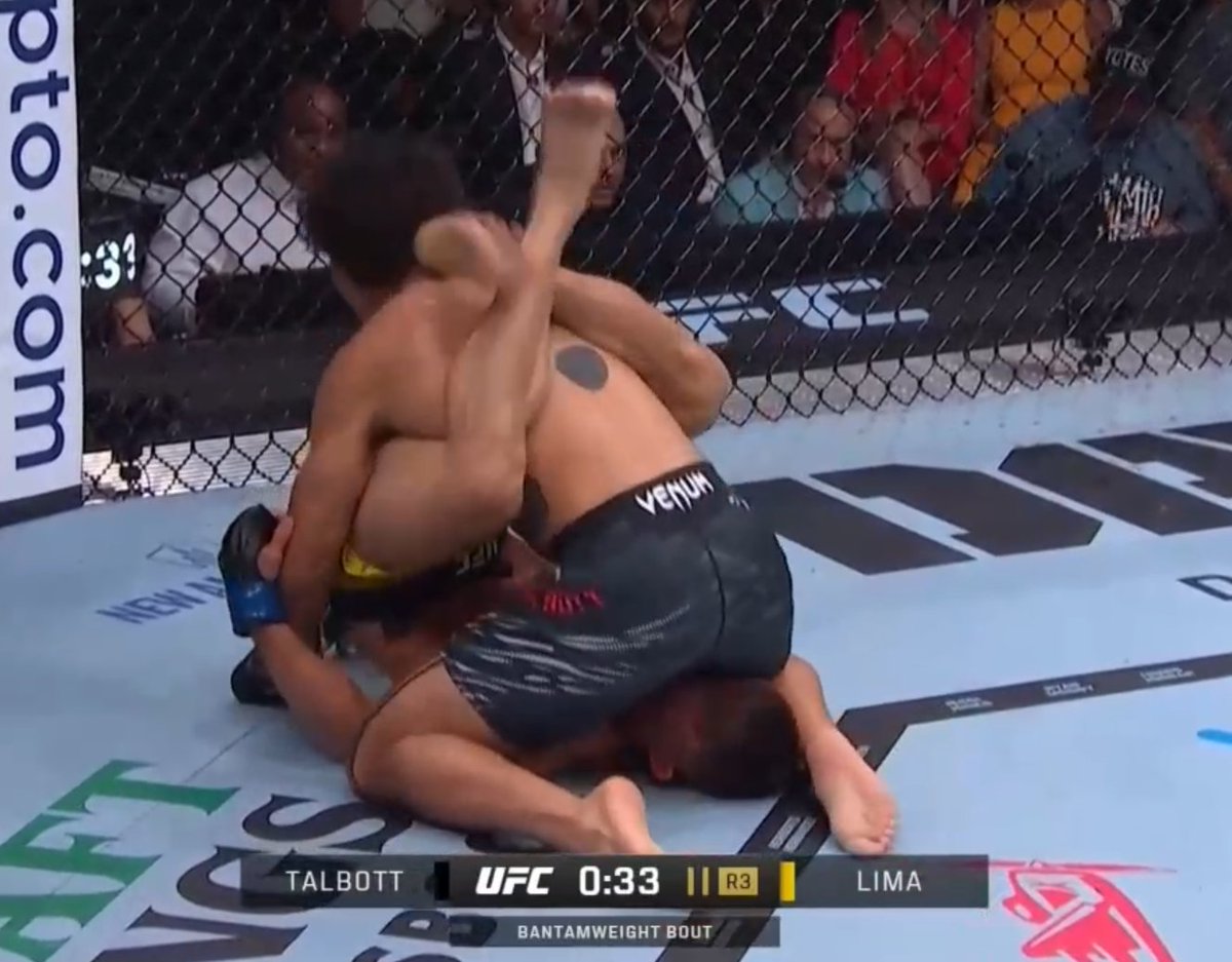 Rogan "Talbott's having fun"

DC: "yeah he is" 

😏🤣 #UFC317