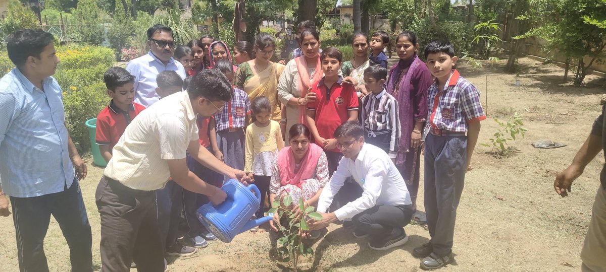 Kendriya Vidyalaya Mathura Cantt (@kvmathuracantt) on Twitter photo 05.06.25
рд╡рд┐рд╢реНрд╡ рдкрд░реНрдпрд╛рд╡рд░рдг рджрд┐рд╡рд╕ рдХреЗ рдЕрд╡рд╕рд░ рдкрд░ "рдПрдХ рдкреЗрдбрд╝ рдорд╛рдВ рдХреЗ рдирд╛рдо 2.0 рдЕрднрд┐рдпрд╛рди" рдХреЗ рдЕрдВрддрд░реНрдЧрдд рдХреЗрд╡рд┐ рдордереБрд░рд╛ рдЫрд╛рд╡рдиреА рдХреЗ рдмрдЪреНрдЪреЛрдВ,рдЕрднрд┐рднрд╛рд╡рдХреЛрдВ,рд╢рд┐рдХреНрд╖рдХреЛрдВ, рдкреНрд░рд╛рдЪрд╛рд░реНрдп рд╡ рд╣рд┐рддрдХрд╛рд░рд┐рдпреЛрдВ рджреНрд╡рд╛рд░рд╛ рдкреМрдзрд╛рд░реЛрдкрдг рдХрд░ рдкреНрд░рдХреГрддрд┐ рд╡ рдорд╛рддреГрддреНрд╡ рдХреЛ рд╕рдорд░реНрдкрд┐рдд рдПрдХ рд╕реБрдВрджрд░ рдкрд╣рд▓ рдХреА рд╢реБрд░реБрдЖрдд рдХреА рдЧрдИ ред
#WorldEnvironmentDay
#EkPedMaaKeNaam
#KVS 05.06.25
рд╡рд┐рд╢реНрд╡ рдкрд░реНрдпрд╛рд╡рд░рдг рджрд┐рд╡рд╕ рдХреЗ рдЕрд╡рд╕рд░ рдкрд░ "рдПрдХ рдкреЗрдбрд╝ рдорд╛рдВ рдХреЗ рдирд╛рдо 2.0 рдЕрднрд┐рдпрд╛рди" рдХреЗ рдЕрдВрддрд░реНрдЧрдд рдХреЗрд╡рд┐ рдордереБрд░рд╛ рдЫрд╛рд╡рдиреА рдХреЗ рдмрдЪреНрдЪреЛрдВ,рдЕрднрд┐рднрд╛рд╡рдХреЛрдВ,рд╢рд┐рдХреНрд╖рдХреЛрдВ, рдкреНрд░рд╛рдЪрд╛рд░реНрдп рд╡ рд╣рд┐рддрдХрд╛рд░рд┐рдпреЛрдВ рджреНрд╡рд╛рд░рд╛ рдкреМрдзрд╛рд░реЛрдкрдг рдХрд░ рдкреНрд░рдХреГрддрд┐ рд╡ рдорд╛рддреГрддреНрд╡ рдХреЛ рд╕рдорд░реНрдкрд┐рдд рдПрдХ рд╕реБрдВрджрд░ рдкрд╣рд▓ рдХреА рд╢реБрд░реБрдЖрдд рдХреА рдЧрдИ ред
#WorldEnvironmentDay
#EkPedMaaKeNaam
#KVS