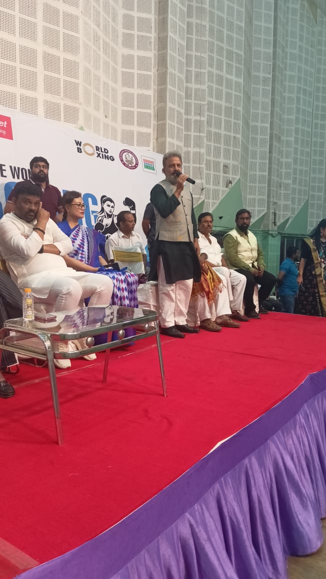 సరూర్నగర్ ఇండోర్ స్టేడియంలో ఎలైట్ బాక్సింగ్ ఓపెన్ ఛాంపియన్ షిప్ పోటీలను స్పోర్ట్స్ అథారిటీ చైర్మన్ శివసేన రెడ్డి గారితో కలిసి శనివారం ప్రారంభించడం జరిగింది. 

తెలంగాణ క్రీడా విధానం దేశానికి ఆదర్శం. క్రీడాకారులను ప్రోత్సహించేందుకు తెలంగాణ ప్రభుత్వం ఎంతో కృషి చేస్తుంది. 

<a href="/INCIndia/">Congress</a>