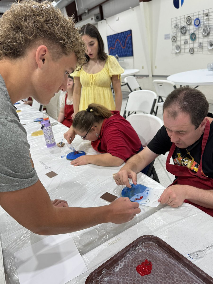 CarterTalleyTN's tweet photo. Had a great week volunteering at The Trousdale School helping with Art Camp. Thanks for having us! #d1mentality #valleyofresults #GRNDSZN #morethananathlete https://t.co/ZeHYqEqJ6d