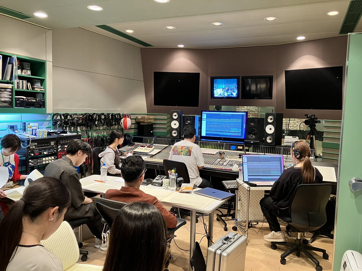 tcm_mmc's tweet image. ミュージック・メディアコースの授業の一環で、スタジオでの「ストリングス特別講座」のレコーディングを実施しました‼️