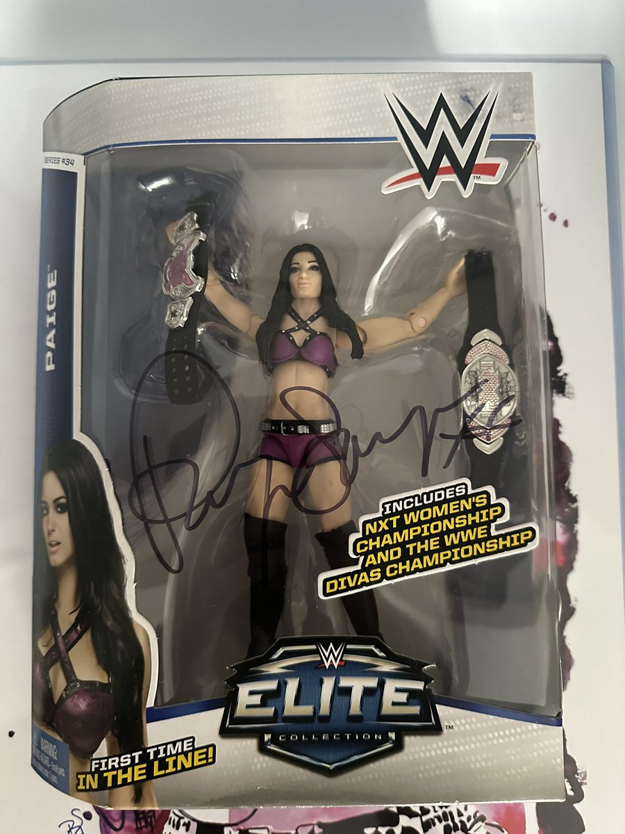 RefMarsh's tweet image. Got to meet @Saraya at Duke City Comic con today. She was awesome. Gave us a ton of time and conversation. Excited to have these signed after all the years of holding onto them in hopes of meeting her