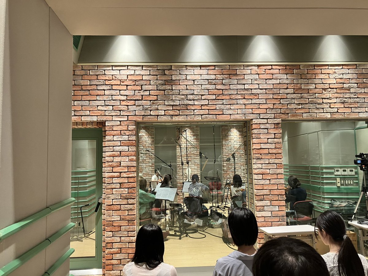 tcm_mmc's tweet image. 本学特任教授の佐藤直紀先生と山下康介先生の作品を、今野均ストリングスの皆様をお呼びして、更にプロのレコーディングスタジオのエンジニア様のもと、実際の“現場”を東京音楽大学にそのまま持ってきました❗️有意義な講座になったと思います。