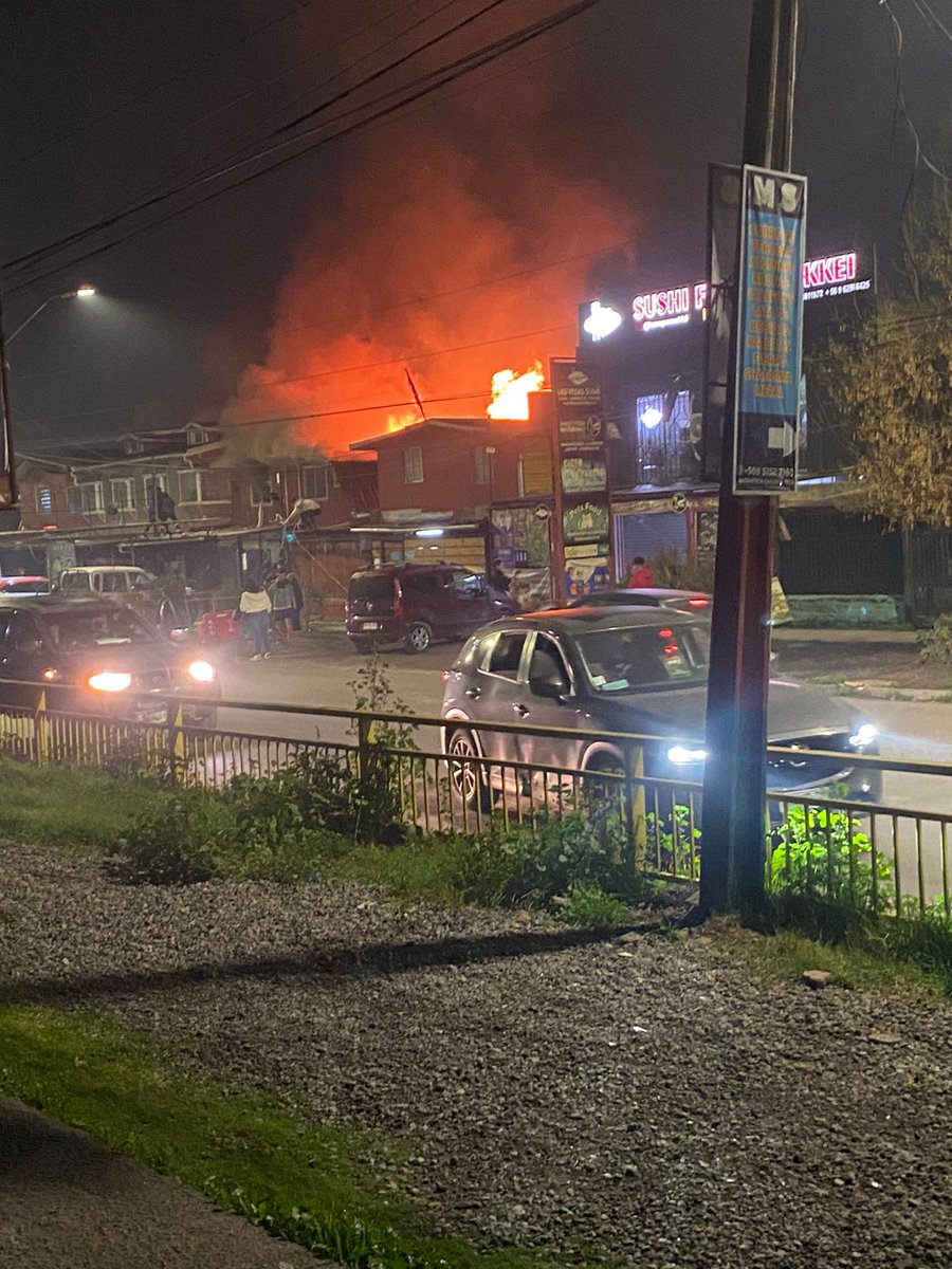 Bayron López (@bayron_lopez01) on Twitter photo !!AHORA!! Bomberos #LaGranja declara 1ra alarma de incendio por fuego en casas con peligro de propagación en Venacia Leiva Y Aurora de Chile comuna de #SanRamón <a href="/reddeemergencia/">Red de Emergencia ONG</a> <a href="/Bomba_Decima/">Bomba España CBS</a> <a href="/Pabl0Manzanares/">EMERGENCIAS CHILE.</a> <a href="/BomberosdeChile/">Bomberos de Chile</a> !!AHORA!! Bomberos #LaGranja declara 1ra alarma de incendio por fuego en casas con peligro de propagación en Venacia Leiva Y Aurora de Chile comuna de #SanRamón <a href="/reddeemergencia/">Red de Emergencia ONG</a> <a href="/Bomba_Decima/">Bomba España CBS</a> <a href="/Pabl0Manzanares/">EMERGENCIAS CHILE.</a> <a href="/BomberosdeChile/">Bomberos de Chile</a>
